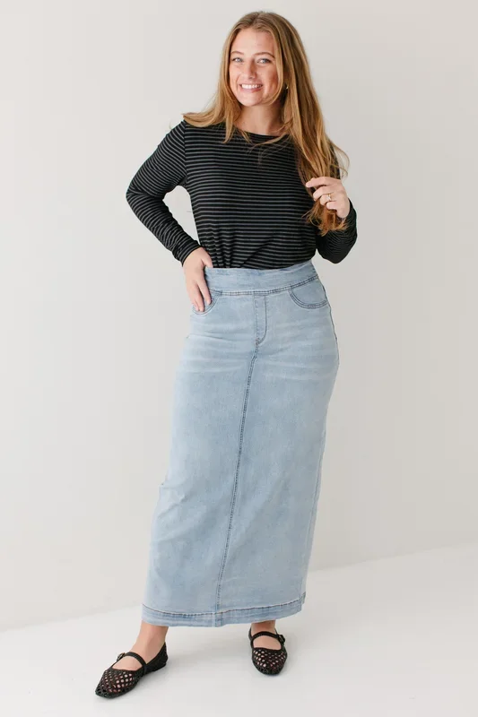 ‘Sara’ Classic Long Denim Skirt in Light Wash