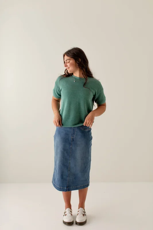 ‘Sara’ Stretch Denim Skirt in Medium Wash