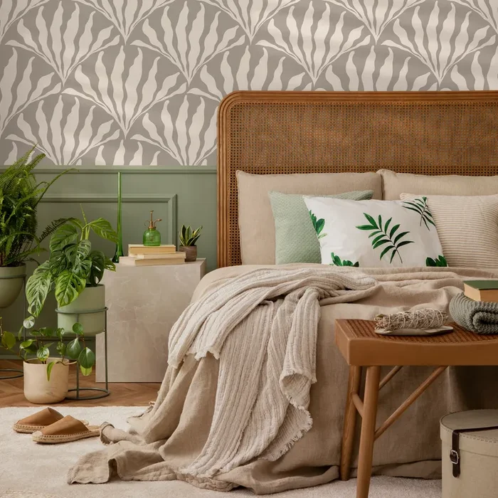 Art Deco Wallpaper With A Stylized Leaf Fan Motif In Grey And Cream – C418
