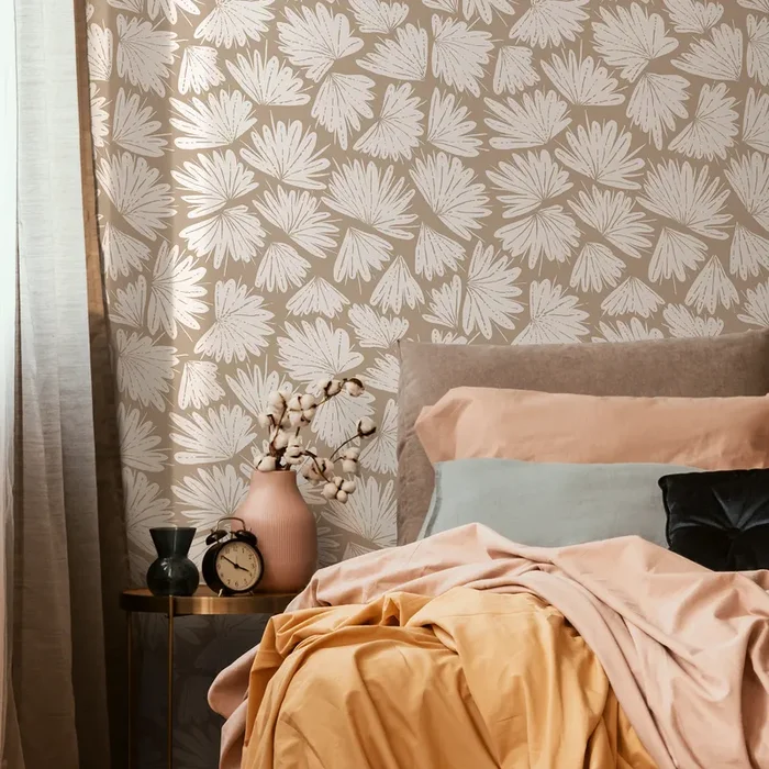 Boho Wallpaper Featuring Stylized Fan Leaves In Beige And Off-white – C632