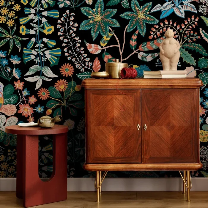 Botanical Wallpaper Featuring A Folk Art Floral Motif In Yellow, Blue, And Green – A936