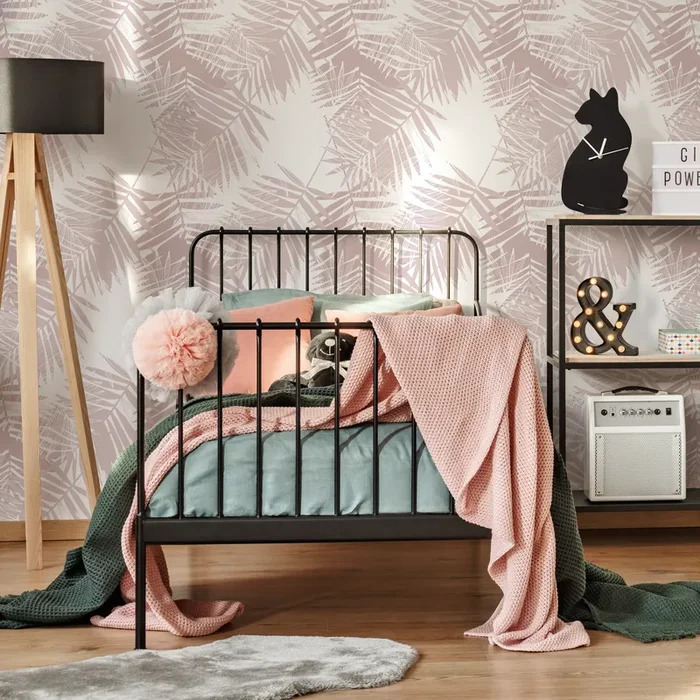 Botanical Wallpaper With A Sketchy Palm Leaf Motif In Dusty Pink – C204