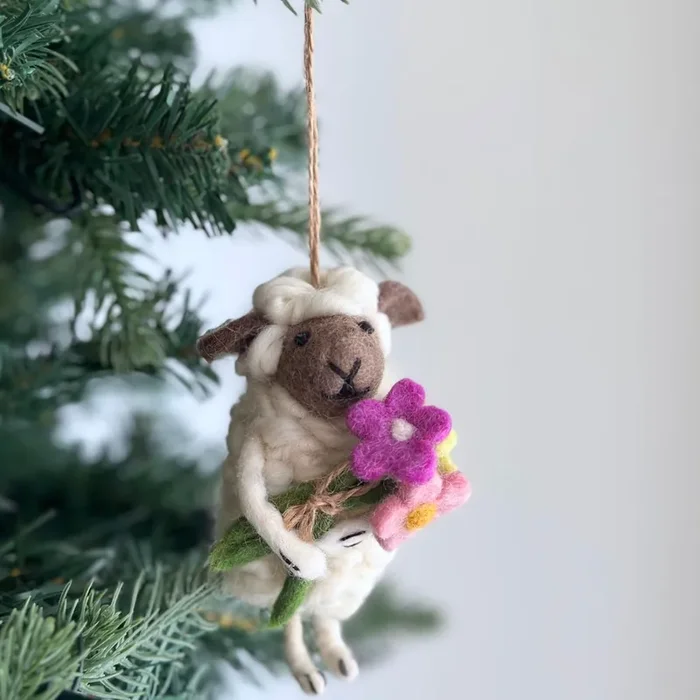 Bouquet-bearing Sheep Ornament