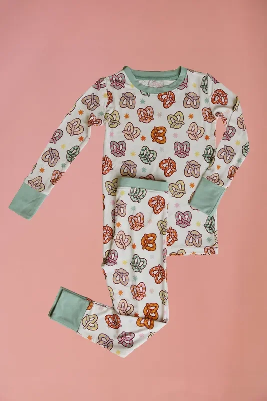 Colorful Pretzel Two Piece Set