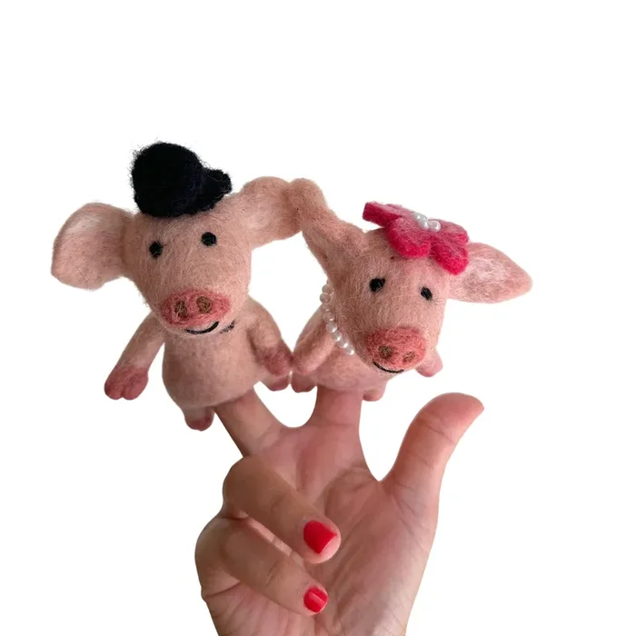 Felt Finger Puppets – Piggy Couple