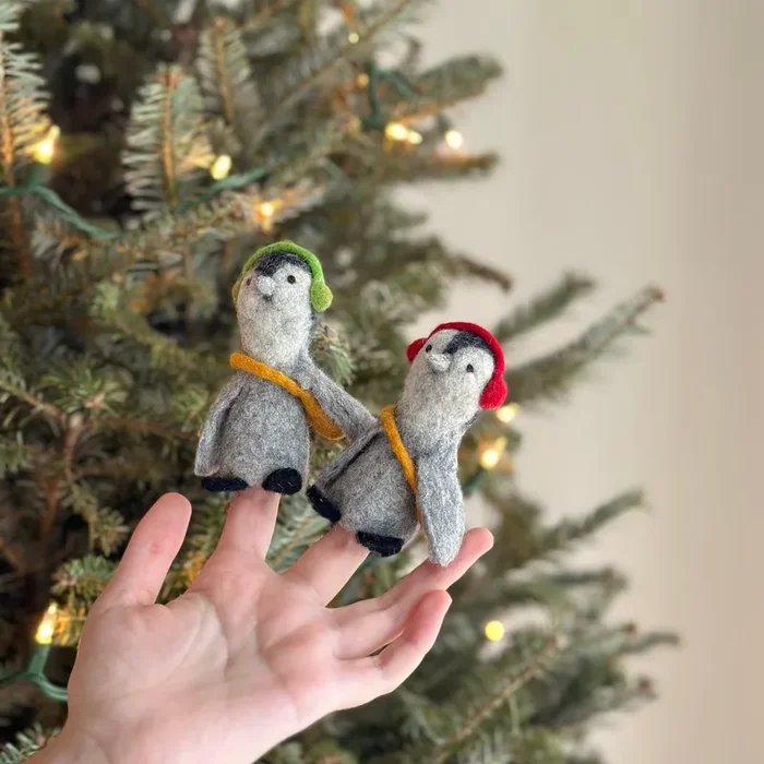 Felt Finger Puppets Set Of 2 – Penguins With Headphones