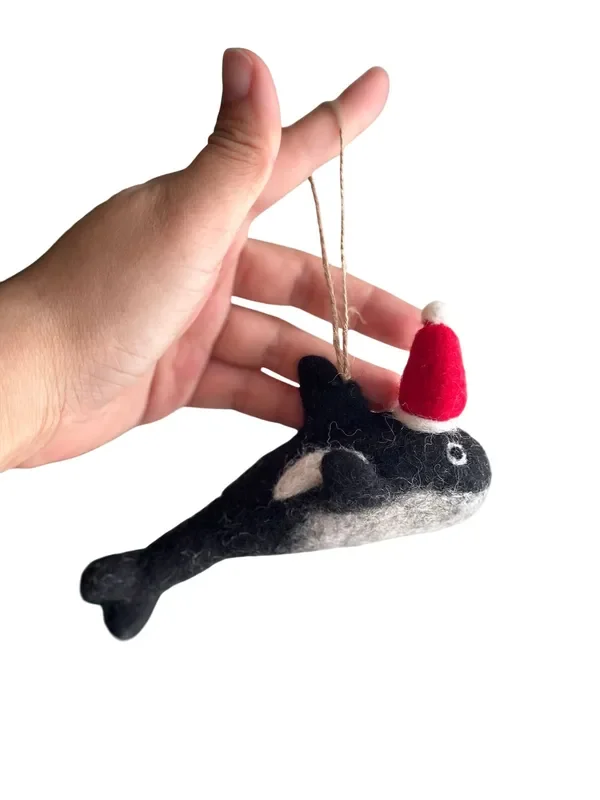 Felt Ornament – Orca With Christmas Hat