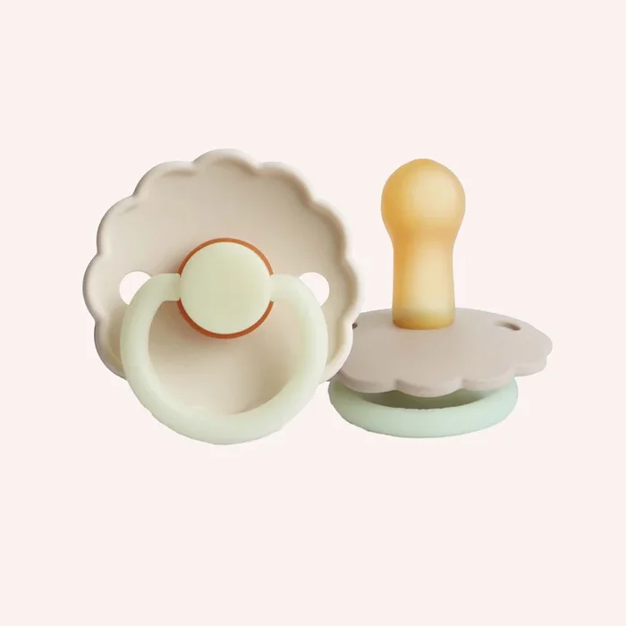 Frigg Daisy Night Latex Dummy – Cream/Croissant