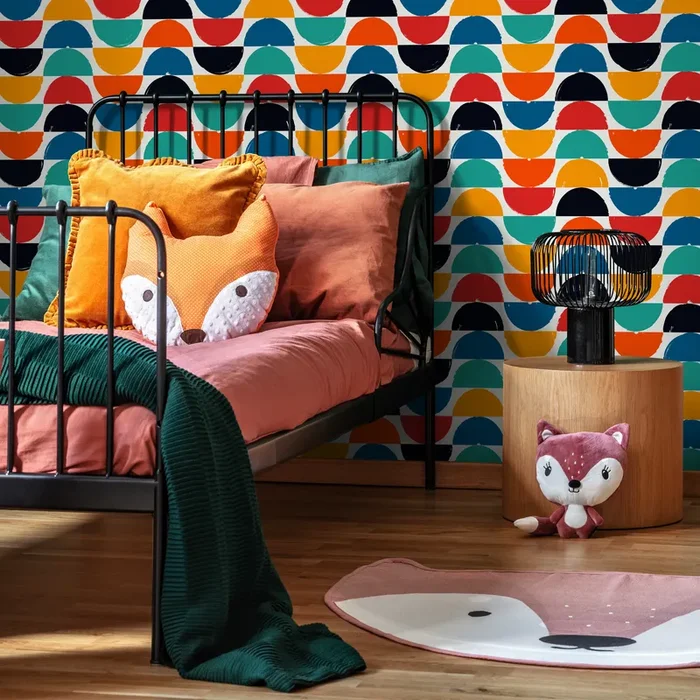Geometric Wallpaper Featuring Colorful Half-moon Shapes In Red, Orange, And Blue – C167
