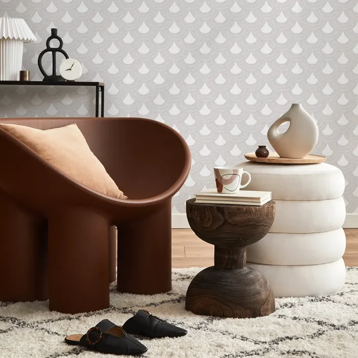 Geometric Wallpaper With A Dotted Scallop Pattern In Gray – C051