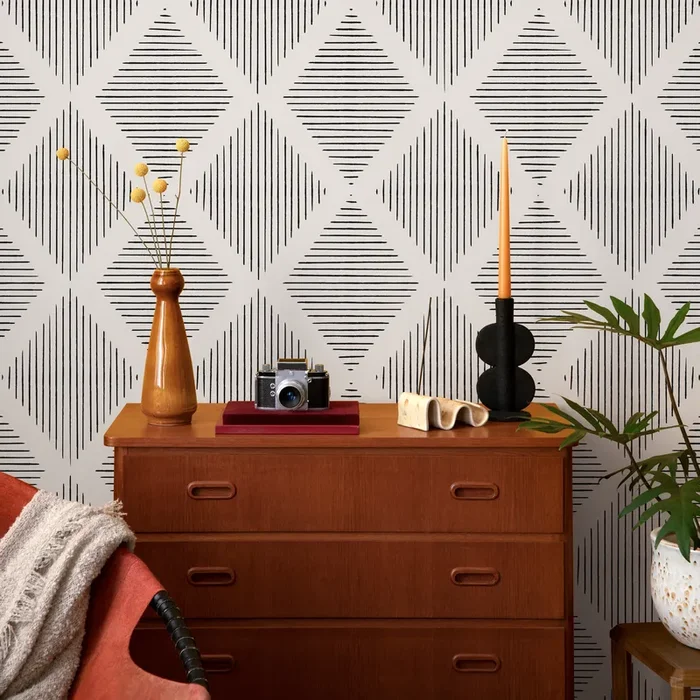Geometric Wallpaper With A Lined Diamond Motif In Black And White – C523
