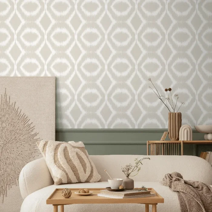 Geometric Wallpaper With An Ikat Diamond Motif In Beige And White – C747