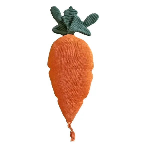 Knitted Cushion – Cathy the Carrot