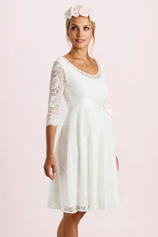 Maternity wedding dress made of lace
