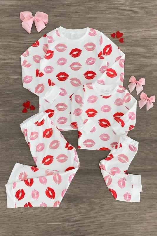 Mom & Me – White Lipstick Kiss Pajamas