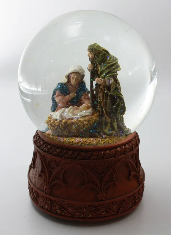 Musical Snow Globe – Nativity O Holy Night 180mm