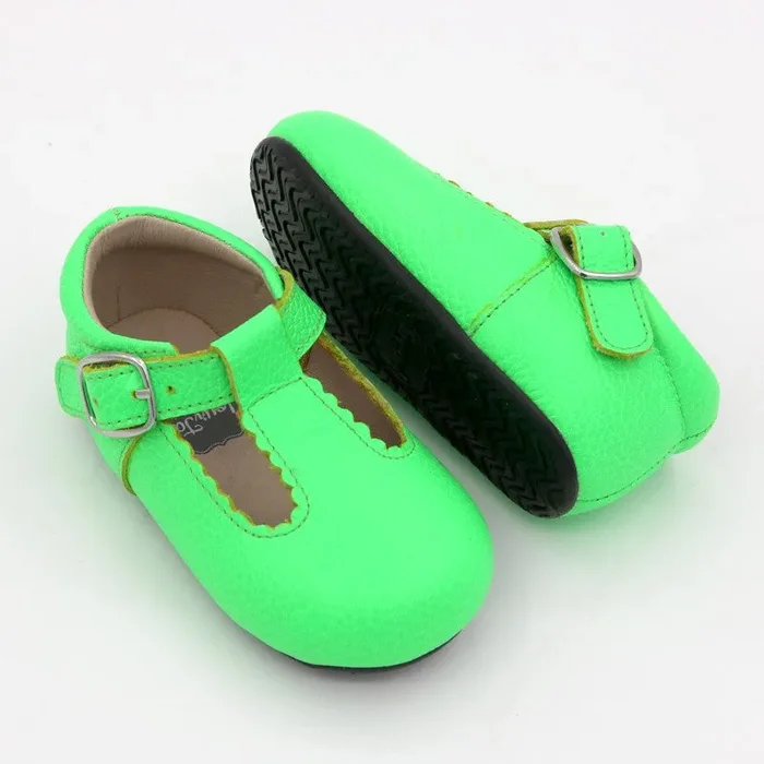 Scalloped T-strap – Neon Green