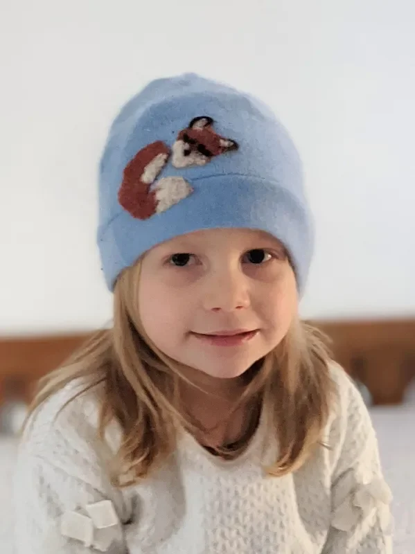 Sleeping Fox Cashmere Hat – Child