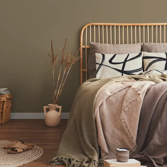 Solid Color Wallpaper In An Earthy Shadow Brown – D472