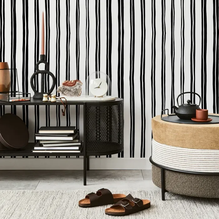 Striped Wallpaper With Wavy Vertical Lines In Black And White – D762
