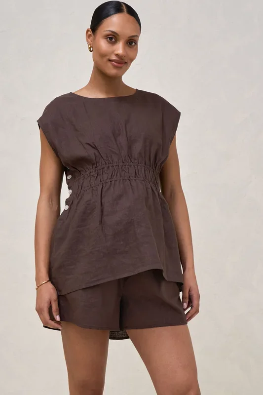 Timeless Button-Side Top – Chocolate