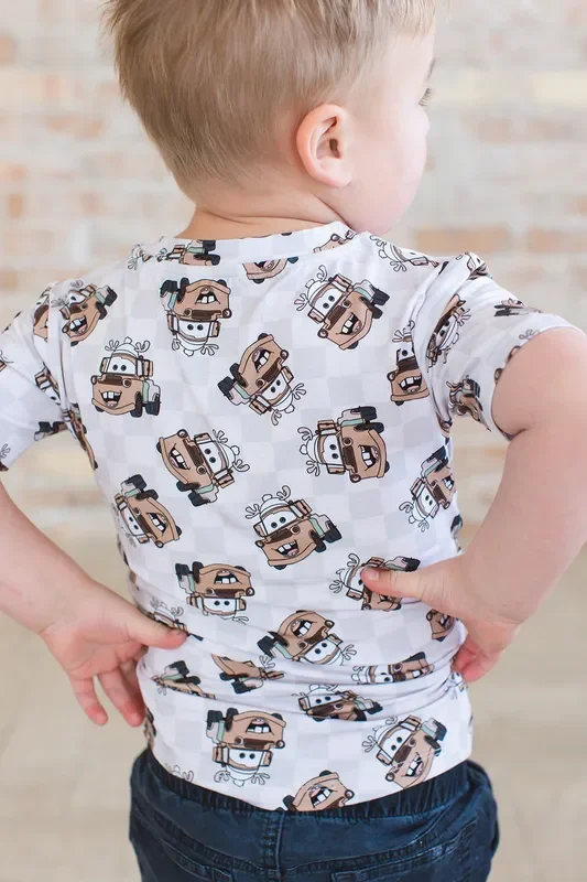 Tow In The Snow – Everyday Tee